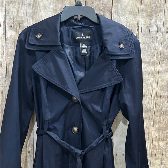 Women’s Navy London Fog Trenchcoat w/detachable hood. New condition - Picture 3 of 15